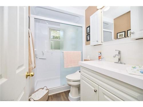 1216 Benner Avenue, Fort Erie, ON - Indoor Photo Showing Bathroom