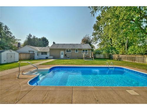 1216 Benner Avenue, Fort Erie, ON - Outdoor With In Ground Pool With Backyard