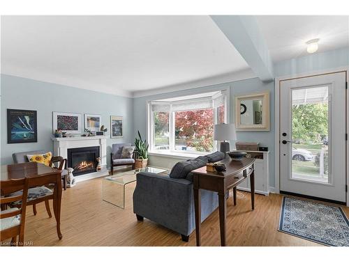 236 North Street, Fort Erie, ON - Indoor Photo Showing Living Room With Fireplace