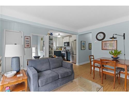 236 North Street, Fort Erie, ON - Indoor Photo Showing Living Room