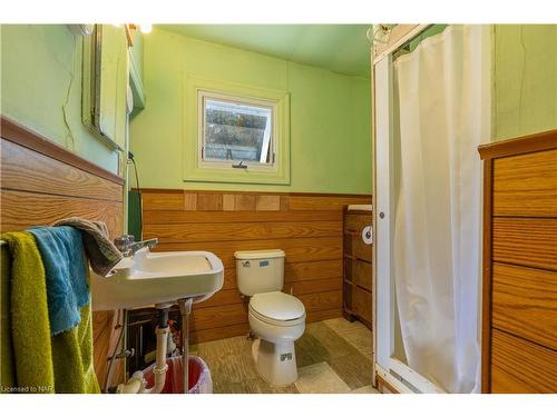 129 Beechwood Ave Avenue, Crystal Beach, ON - Indoor Photo Showing Bathroom