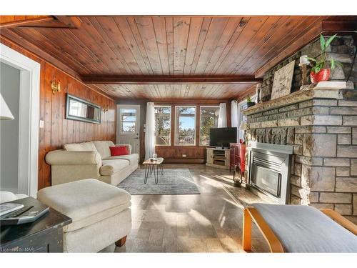 768 Bernard Avenue, Ridgeway, ON - Indoor Photo Showing Living Room With Fireplace