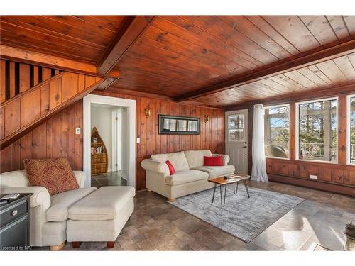 768 Bernard Avenue, Ridgeway, ON - Indoor Photo Showing Living Room