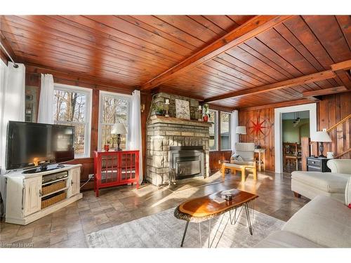 768 Bernard Avenue, Ridgeway, ON - Indoor Photo Showing Living Room With Fireplace