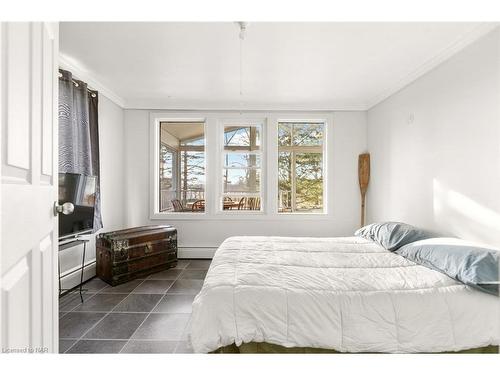 768 Bernard Avenue, Ridgeway, ON - Indoor Photo Showing Bedroom