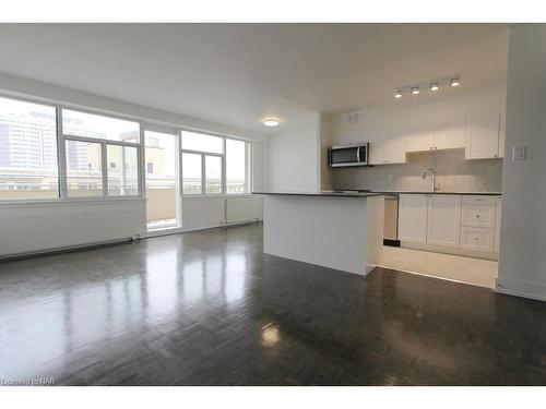 1003-105 Isabella Street, Toronto, ON - Indoor Photo Showing Kitchen