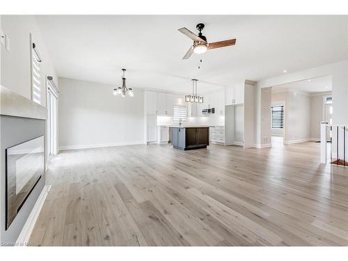 64 Hickory Court, Port Colborne, ON - Indoor Photo Showing Living Room