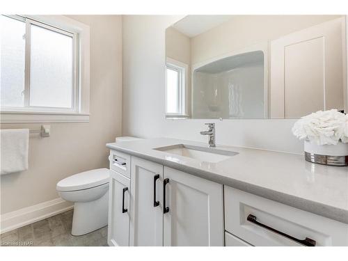 64 Hickory Court, Port Colborne, ON - Indoor Photo Showing Bathroom