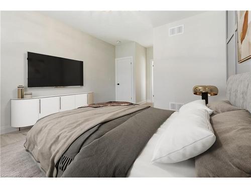 64 Hickory Court, Port Colborne, ON - Indoor Photo Showing Bedroom