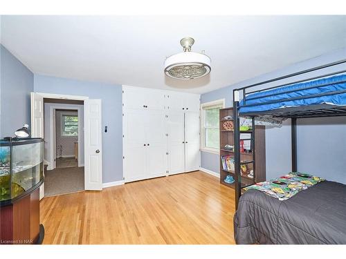 60 Tennessee Avenue, Port Colborne, ON - Indoor Photo Showing Bedroom