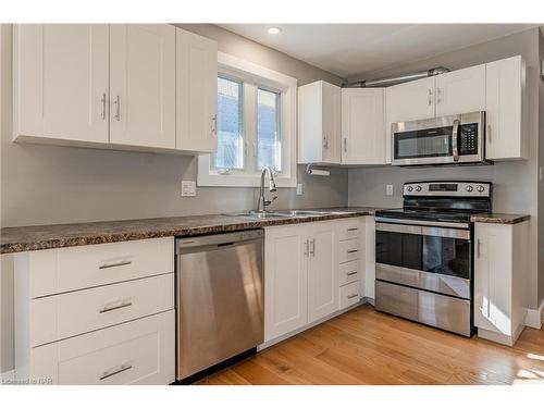 148 Young Street, Welland, ON - Indoor Photo Showing Kitchen With Double Sink