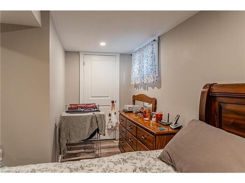 148 Young Street, Welland, ON - Indoor Photo Showing Bedroom