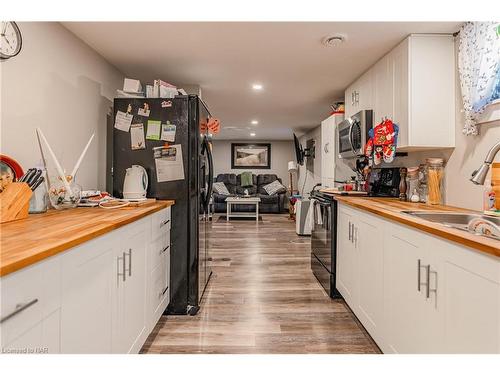 148 Young Street, Welland, ON - Indoor Photo Showing Kitchen