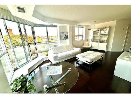 Ph5-3130 Yonge Street, Toronto, ON - Indoor Photo Showing Kitchen With Double Sink