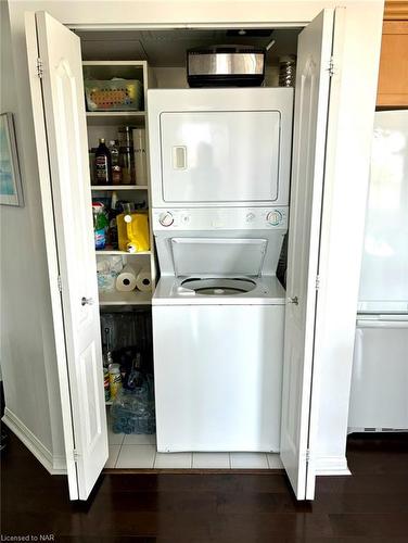 Ph5-3130 Yonge Street, Toronto, ON - Indoor Photo Showing Laundry Room