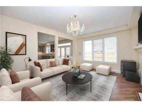 8404 Sumac Court, Niagara Falls, ON - Indoor Photo Showing Living Room