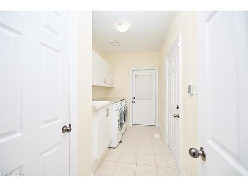 8404 Sumac Court, Niagara Falls, ON - Indoor Photo Showing Laundry Room