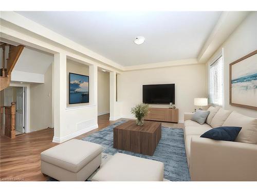 8404 Sumac Court, Niagara Falls, ON - Indoor Photo Showing Living Room