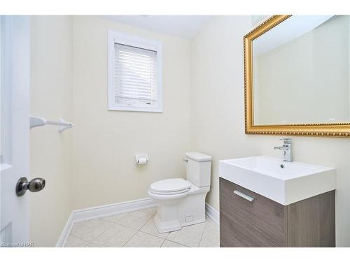 8404 Sumac Court, Niagara Falls, ON - Indoor Photo Showing Bathroom