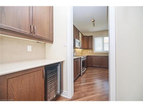 8404 Sumac Court, Niagara Falls, ON - Indoor Photo Showing Kitchen