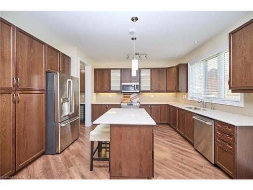 8404 Sumac Court, Niagara Falls, ON - Indoor Photo Showing Kitchen