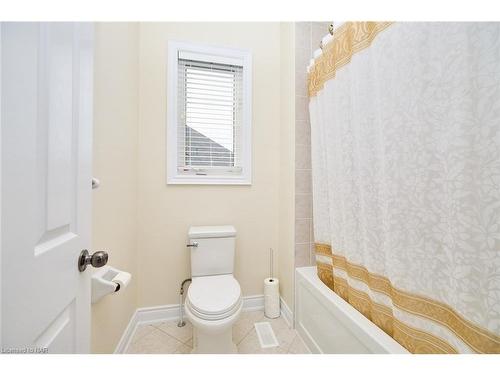 8404 Sumac Court, Niagara Falls, ON - Indoor Photo Showing Bathroom