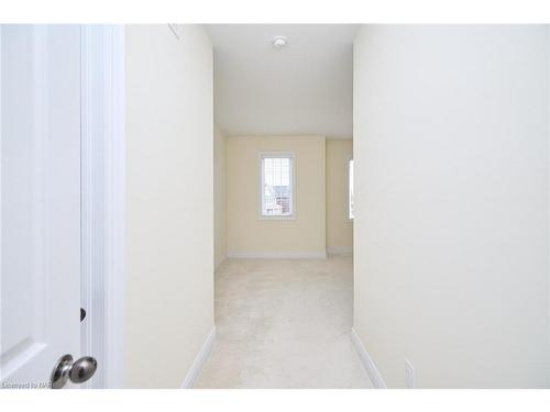 8404 Sumac Court, Niagara Falls, ON - Indoor Photo Showing Other Room