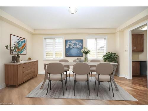 8404 Sumac Court, Niagara Falls, ON - Indoor Photo Showing Dining Room