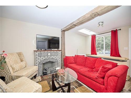 30 Mcalpine Avenue S, Welland, ON - Indoor Photo Showing Living Room With Fireplace