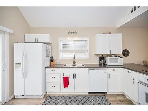 30 Mcalpine Avenue S, Welland, ON - Indoor Photo Showing Kitchen With Double Sink