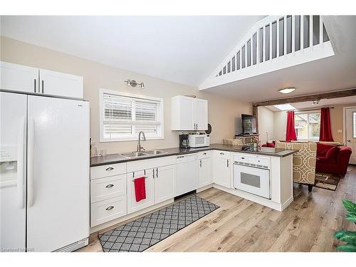 30 Mcalpine Avenue S, Welland, ON - Indoor Photo Showing Kitchen With Double Sink