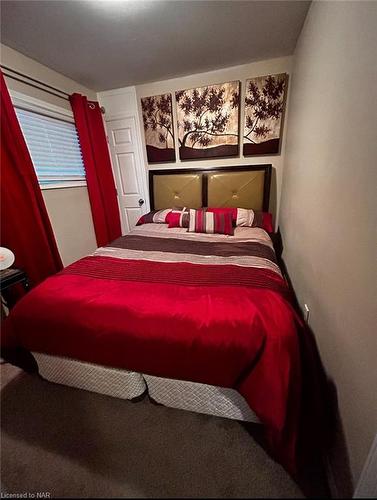 30 Mcalpine Avenue S, Welland, ON - Indoor Photo Showing Bedroom