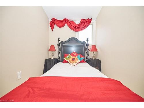 30 Mcalpine Avenue S, Welland, ON - Indoor Photo Showing Bedroom