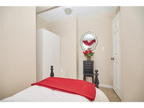 30 Mcalpine Avenue S, Welland, ON - Indoor Photo Showing Bedroom