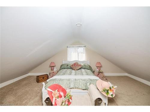 30 Mcalpine Avenue S, Welland, ON - Indoor Photo Showing Bedroom