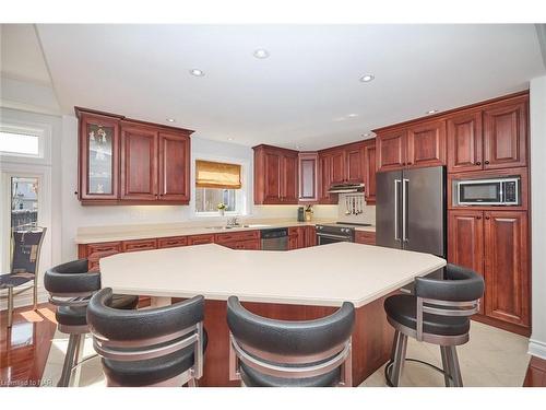 138 Loretta Drive, Niagara-On-The-Lake, ON - Indoor Photo Showing Kitchen