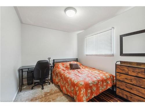 122 Madison Court W, Welland, ON - Indoor Photo Showing Bedroom