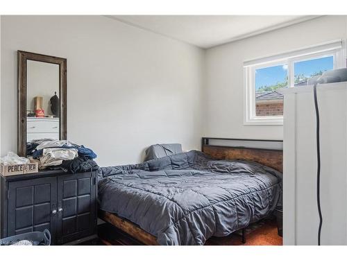 122 Madison Court W, Welland, ON - Indoor Photo Showing Bedroom