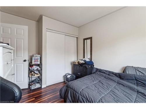 122 Madison Court W, Welland, ON - Indoor Photo Showing Bedroom