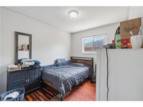 122 Madison Court W, Welland, ON - Indoor Photo Showing Bedroom