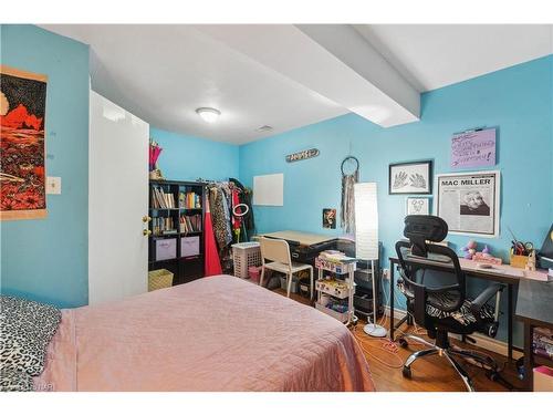 122 Madison Court W, Welland, ON - Indoor Photo Showing Bedroom