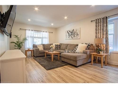 56 Chaplin Avenue, St. Catharines, ON - Indoor Photo Showing Living Room