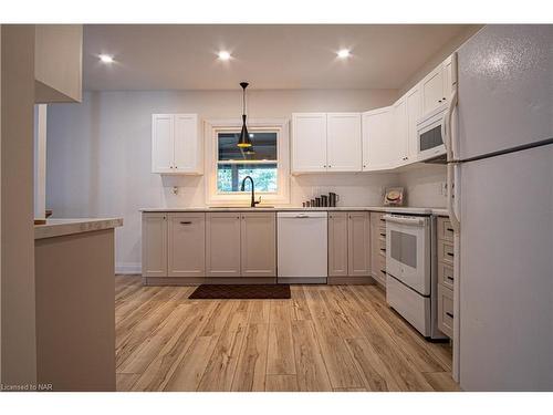 56 Chaplin Avenue, St. Catharines, ON - Indoor Photo Showing Kitchen