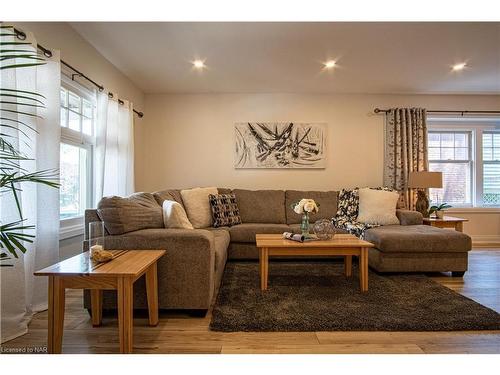 56 Chaplin Avenue, St. Catharines, ON - Indoor Photo Showing Living Room