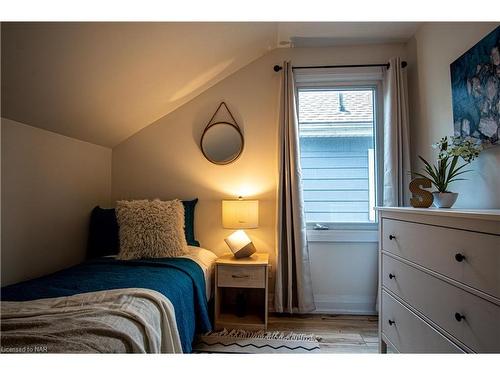 56 Chaplin Avenue, St. Catharines, ON - Indoor Photo Showing Bedroom