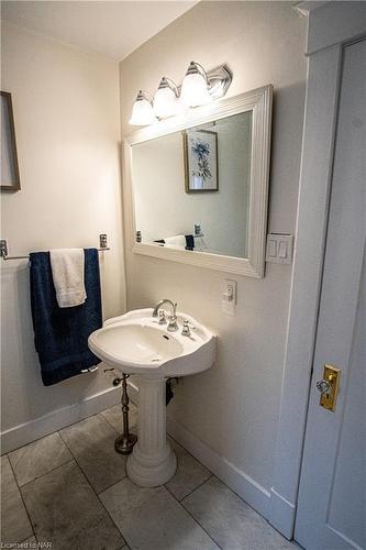 56 Chaplin Avenue, St. Catharines, ON - Indoor Photo Showing Bathroom