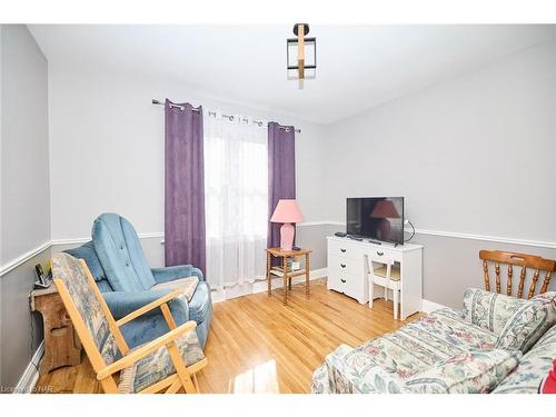 87 Southworth Street, Welland, ON - Indoor Photo Showing Bedroom