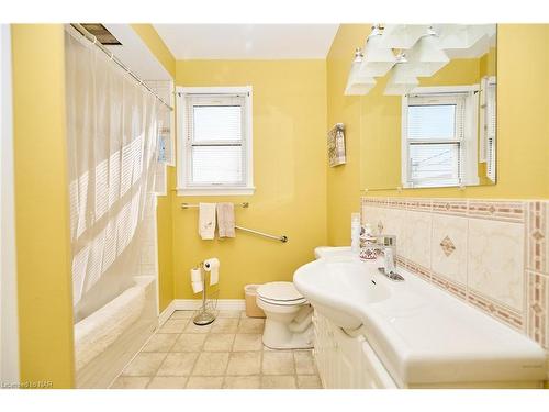 87 Southworth Street, Welland, ON - Indoor Photo Showing Bathroom