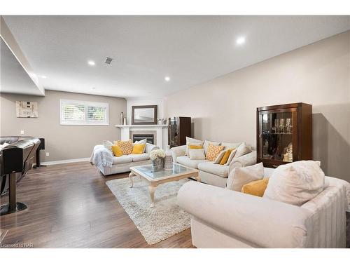 12 Briarwood Drive, St. Catharines, ON - Indoor Photo Showing Living Room