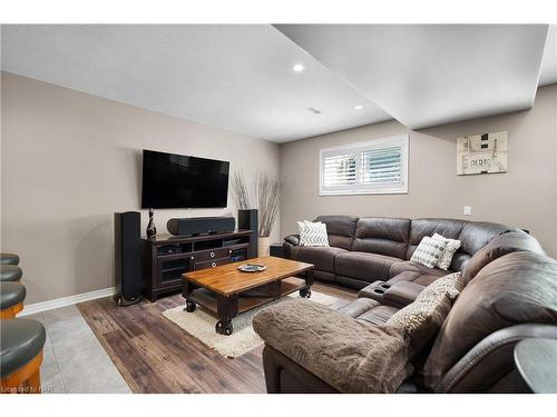 12 Briarwood Drive, St. Catharines, ON - Indoor Photo Showing Living Room